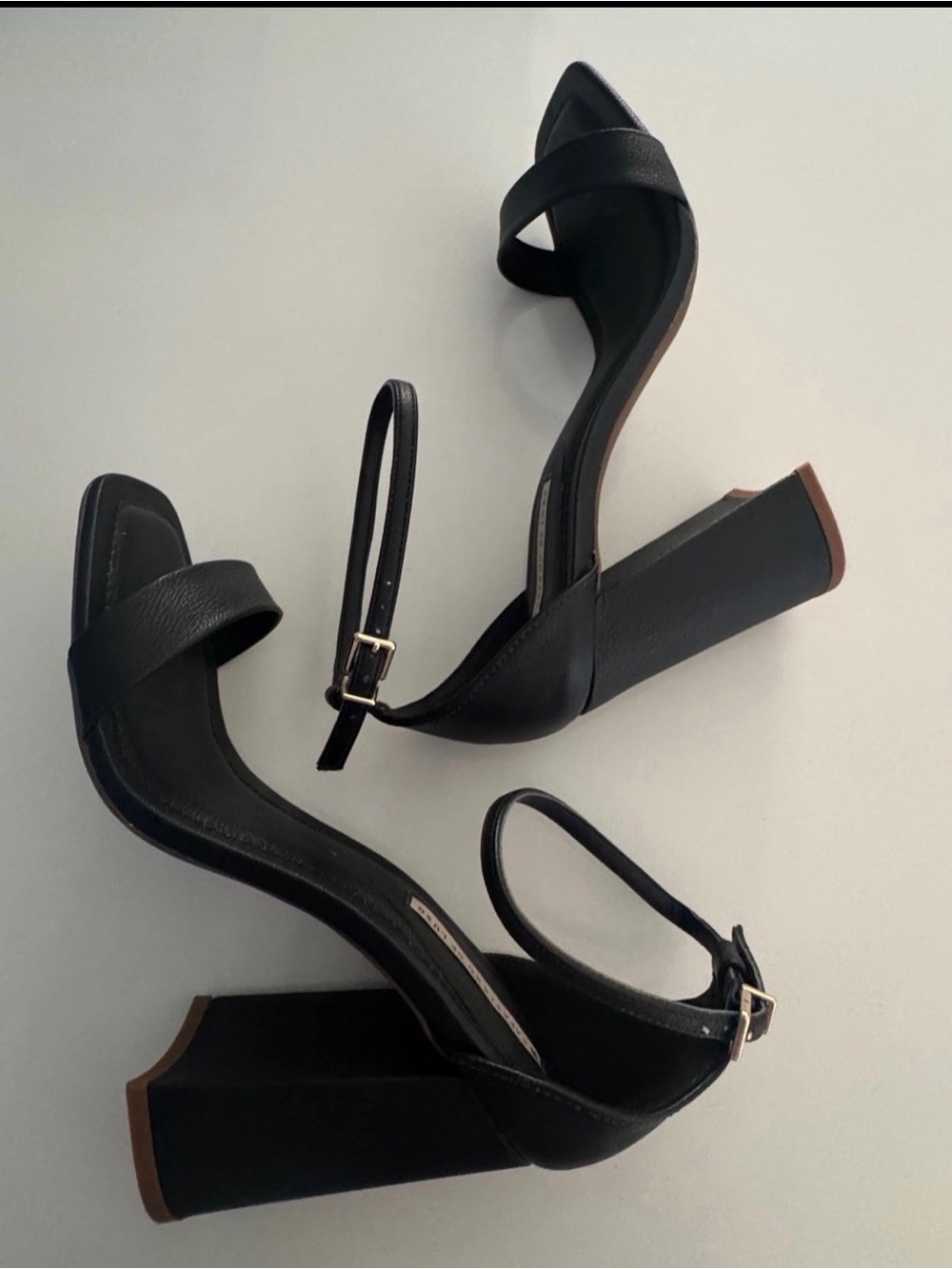 New Black Leather Block Heel Ankle-Strap Sandals Heels size 6 Resort Versatile